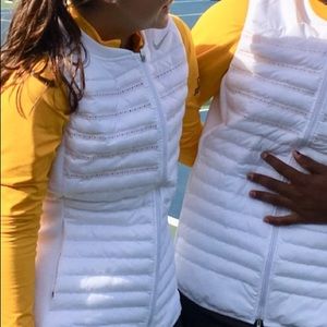 ** must go ** White Nike Zip-Up Vest